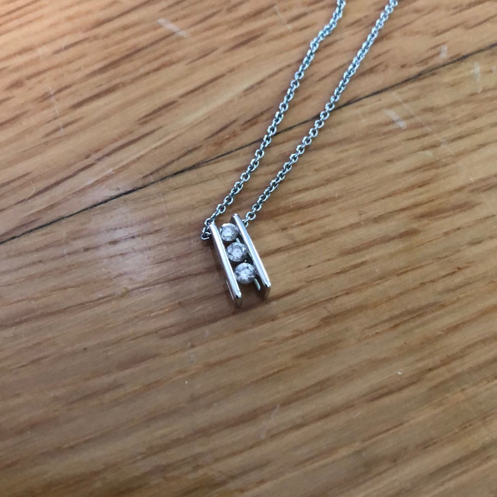 Three diamond necklace